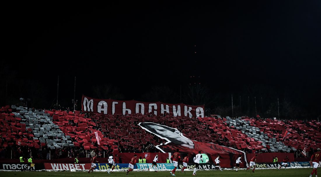 Страхотна хореография за "Магьосника" Димитър Якимов в последния мач на "Българска армия"