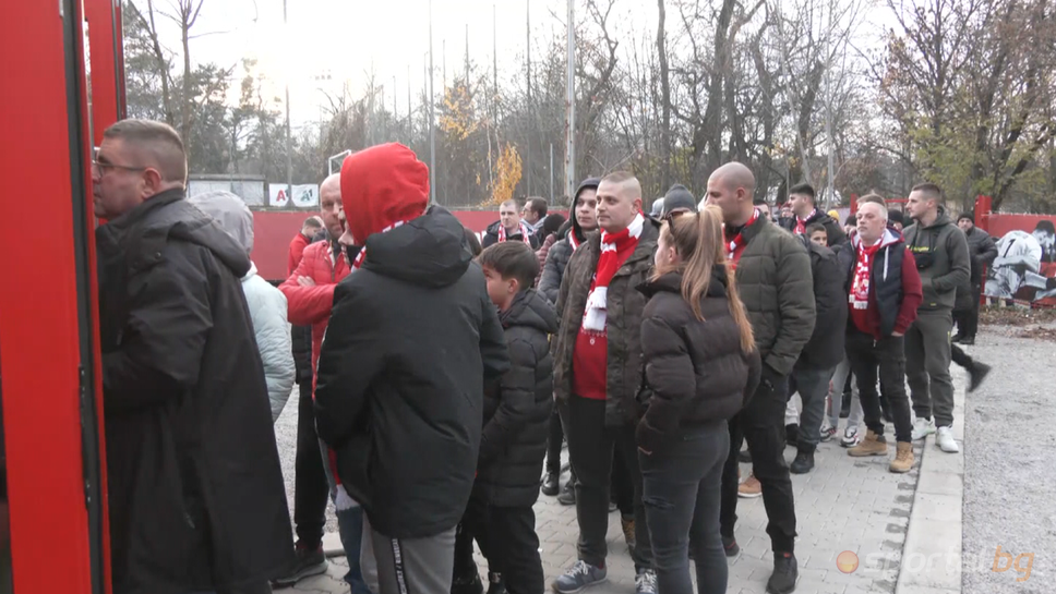 "Червената" публика се струпва за последния мач на "Българска армия"