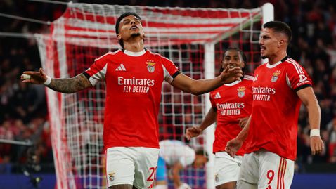 Бенфика удари и Наполи и се завърна в борбата за място на елиминациите