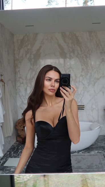 Вики Одинцова загатна за прелестите си