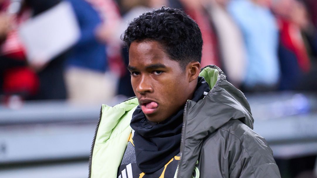 Обрат с преотстъпването на Ендрик в Лион