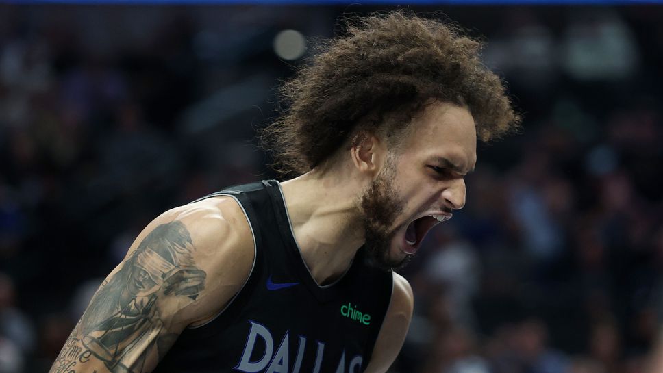 Центърът на Далас Маверикс Дерек Лайвли II ще се подложи