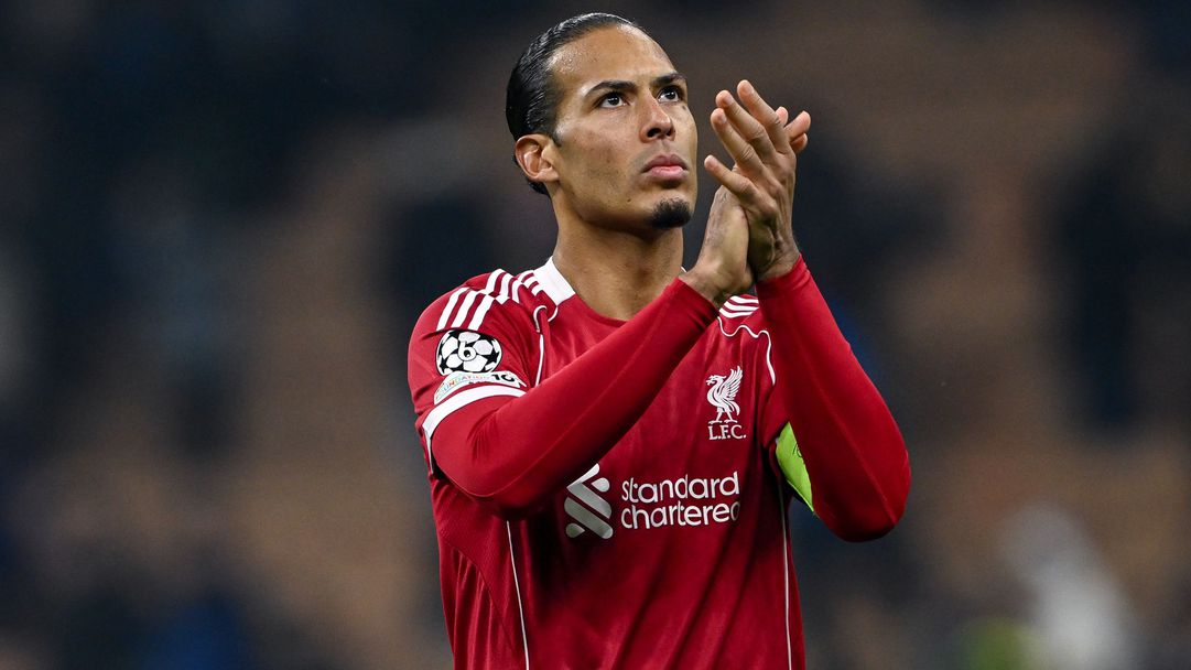 Ван Дайк с усмивка: Това е чиста дузпа, също така ни отмениха редовен гол