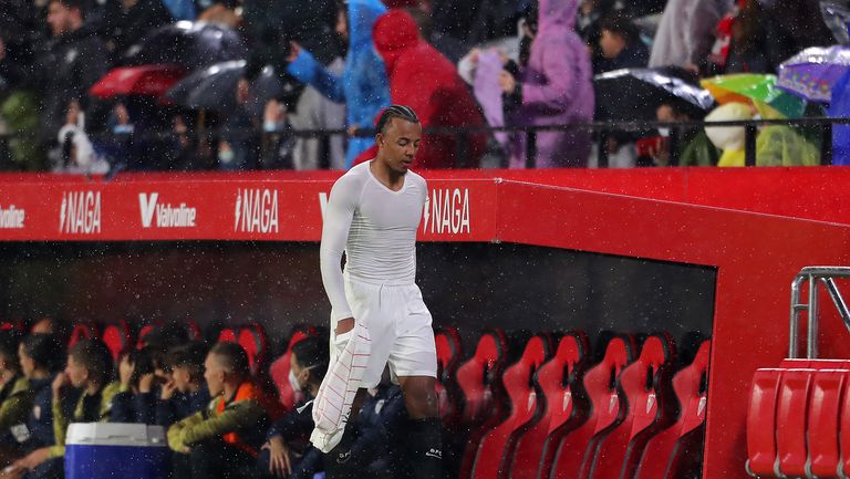  В Испания настояват, че Кунде приел изненадваща оферта от Ливърпул 