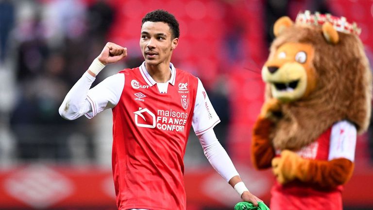  Нюкасъл набеляза сензация от Лига 1 за увеличаване на офанзивата към спасението 