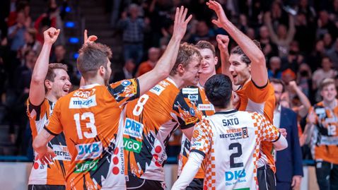  Берлин РВ дойде в Пазарджик! Волейболистите се разходиха на пазара 