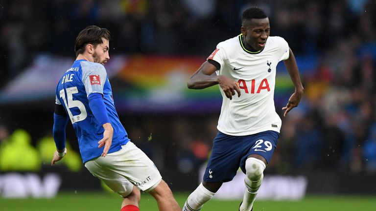 Мениджърът на Тотнъм Антонио Конте не бърза с решението за