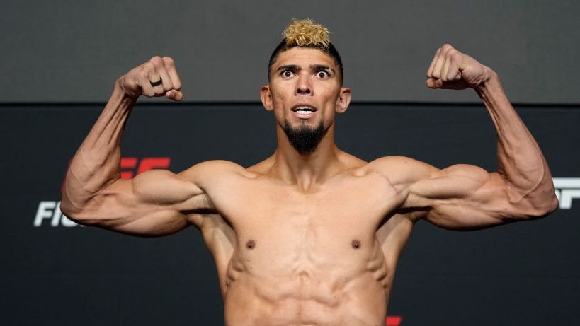 Джони Уокър срещу талант от Китай в главния двубой на UFC Шанхай