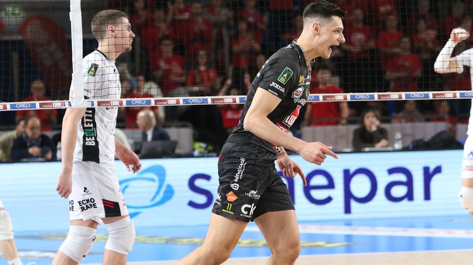 Националът Александър Николов и неговият Кучине Лубе Чивитанова допуснаха нова