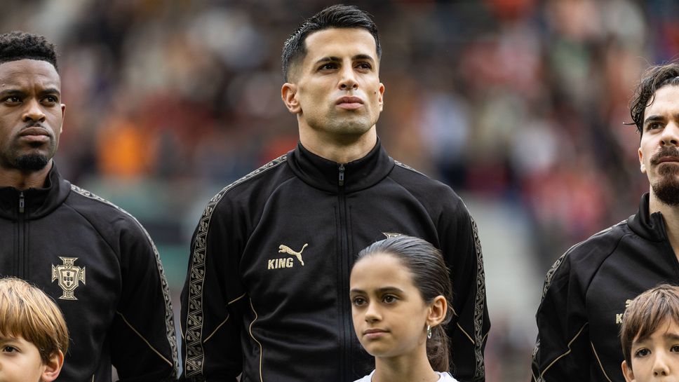 Барселона се приближава до привличането на португалеца Жоао Кансело който