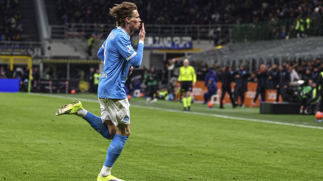 Жестока гладиаторска битка между Интер и Наполи не излъчи победител, а интригата за Скудетото остава