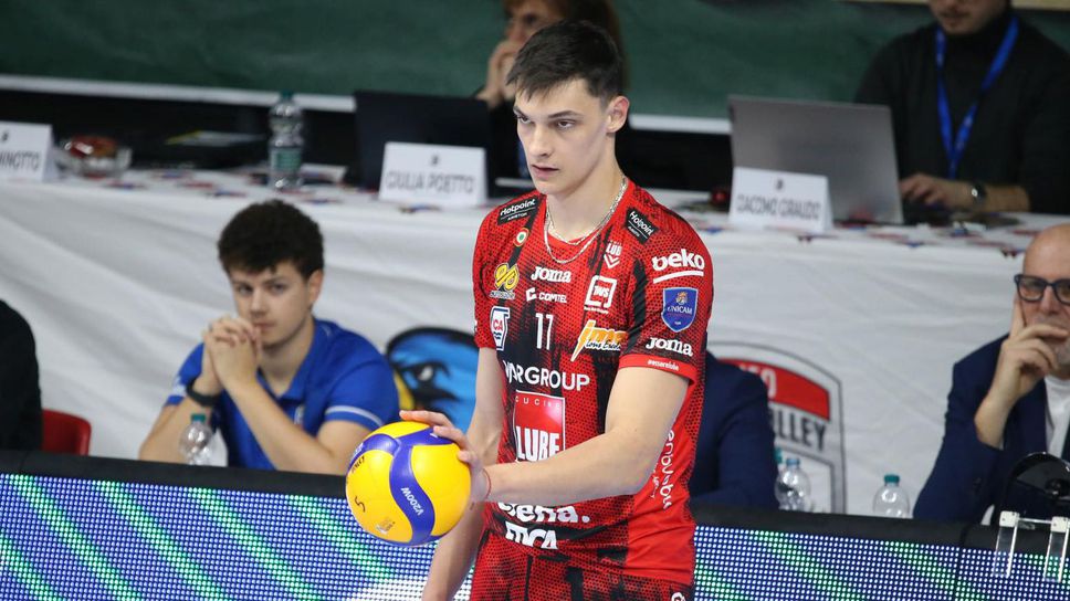 Националът Александър Николов се завръща на терена след като пропусна