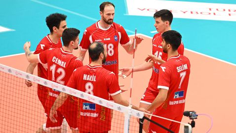 Денислав Бърдаров с 12 точки, ИББ с победа №6 в Турция