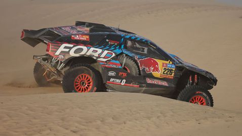 Екстрьом изпревари Латеган малко преди финала на етап 7 в рали "Дакар"