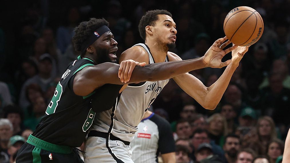 Уембаняма и Фокс поведоха Спърс към победа в Бостън