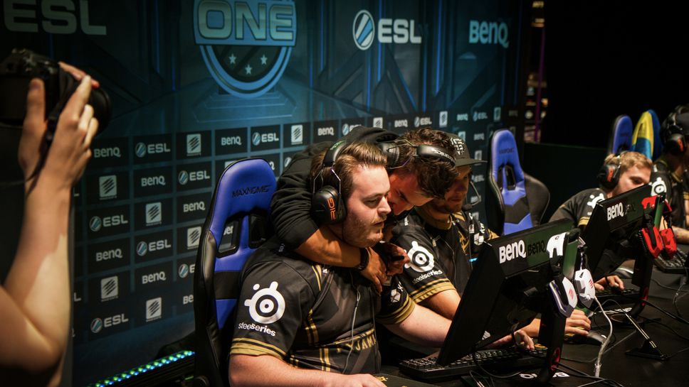 Отборът на Johnny Speeds назначи Адам friberg Фриберг за старши