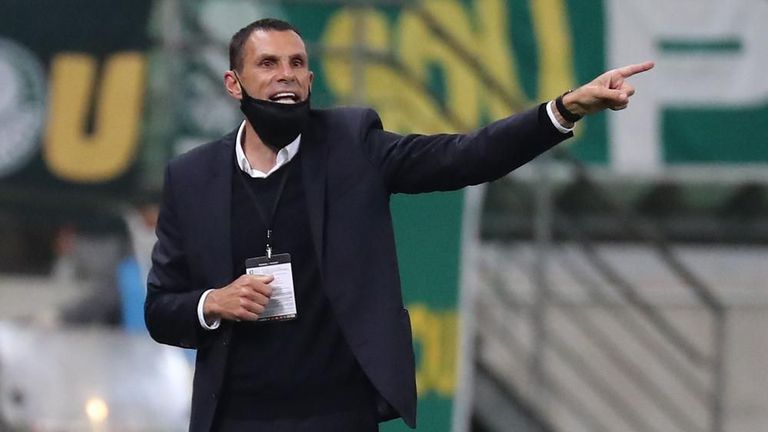  Бивш състезател на Челси и Тотнъм стана селекционер на Гърция 