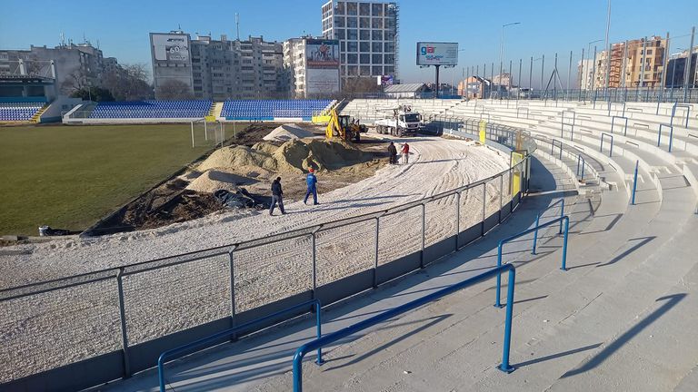  Спартак (Вн) продължава да стяга 