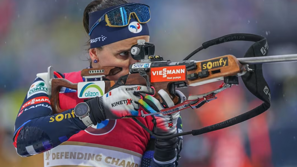 Френската биатлонистка Жулия Симон осъдена за кражба на данни от