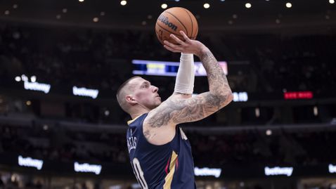 Монако взима център от НБА