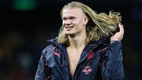  Манчестър Сити употребява косата на Холанд, с цел да предизвика Юнайтед 