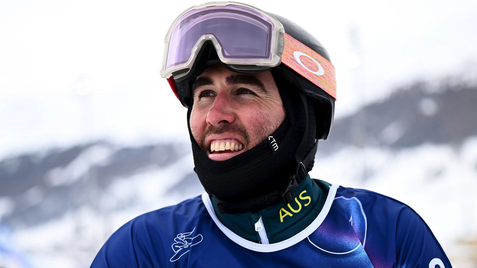 Австралиецът Кам Болтън е бил откаран в болница с две