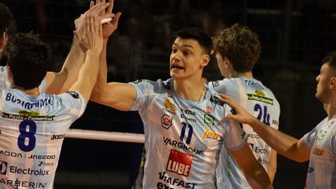 Фантастичен Алекс Николов с 34 точки, но Лубе с драматична първа загуба в ШЛ