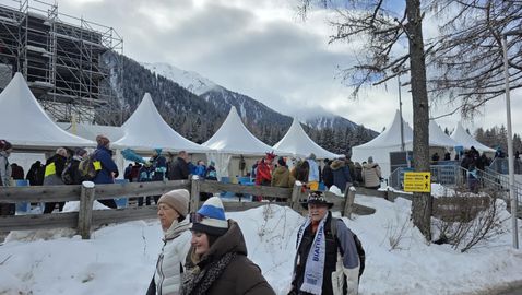 Километрични опашки, Фурнаджиев гледа биатлонистките