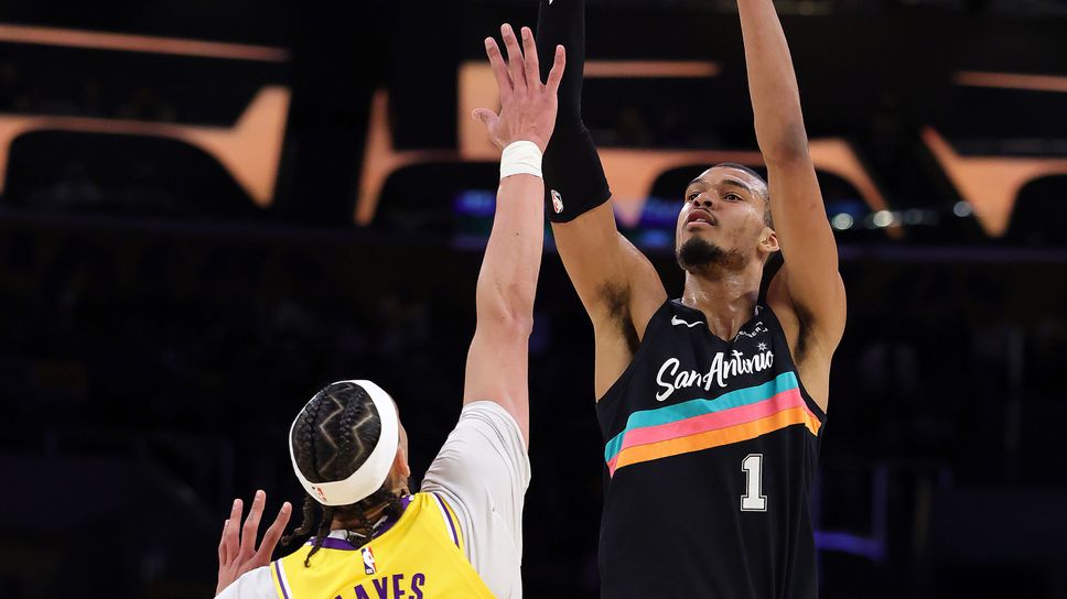 Сан Антонио Спърс превърнаха мача срещу Лос Анджелис Лейкърс в