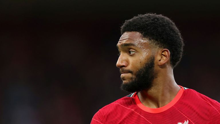 Тотнъм следи отблизо ситуацията със защитника на Ливърпул Джо Гомес