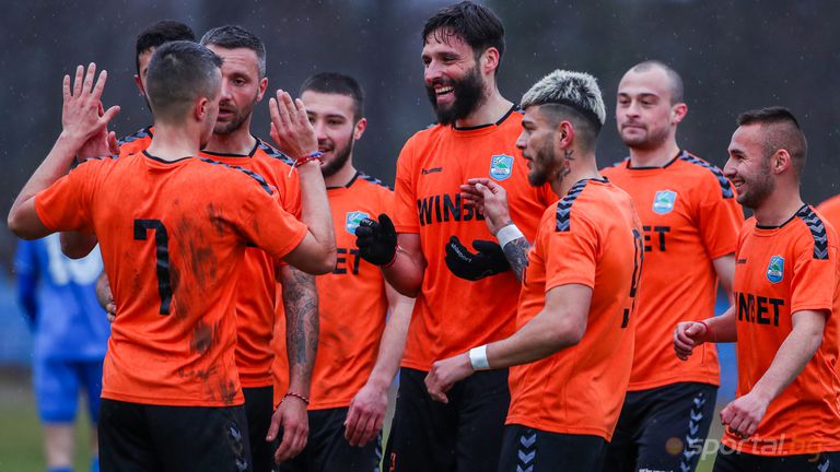 Рилски спортист и Ботев Ихтиман играят при резултат 0 0 в