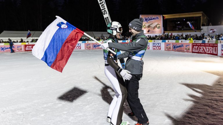 Словенецът Анже Ланишек спечели състезанието по ски-скок в норвежкия зимен