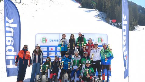 Млади таланти в алпийските ски караха с черни ленти на лицата като Малена Замфирова