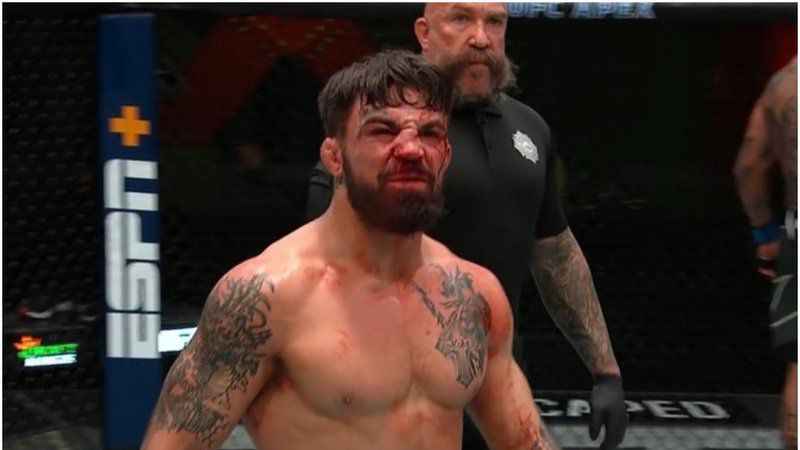 Майк Пери отново пребит и със счупен нос в Лас Вегас