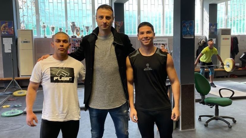 Бербатов окуражи националите по щанги