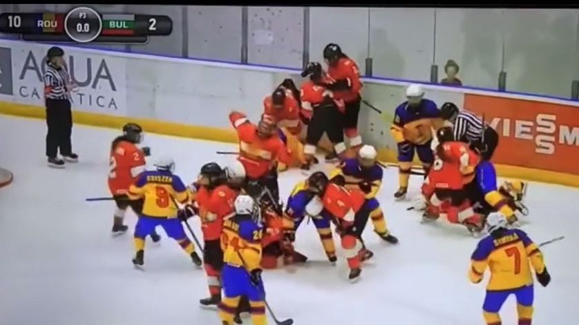 Видео от бруталния бой между хокеистките на Румъния и България на Световното