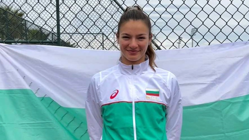 Лия Каратанчева продължава на четвъртфиналите на двойки във Варна