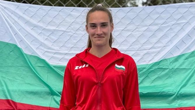 Глушкова достигна без игра до полуфиналите на двойки в Германия