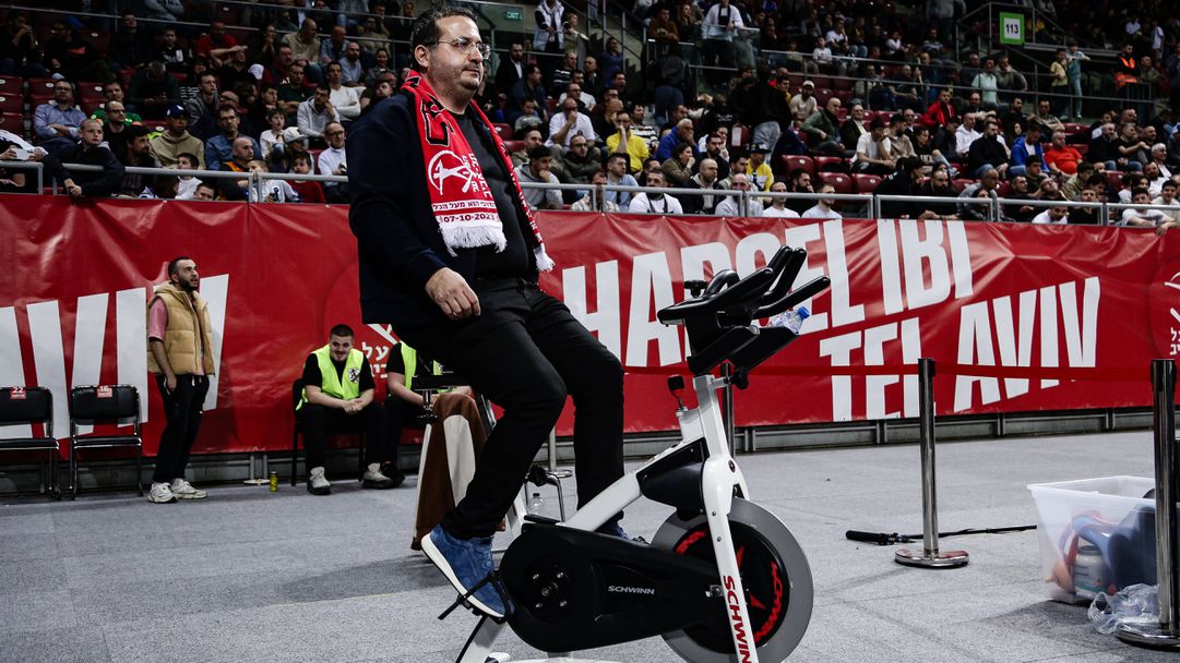 Президентът на Апоел възхвалява Вуйошевич и разкри как приятелката на Мицич го е променила