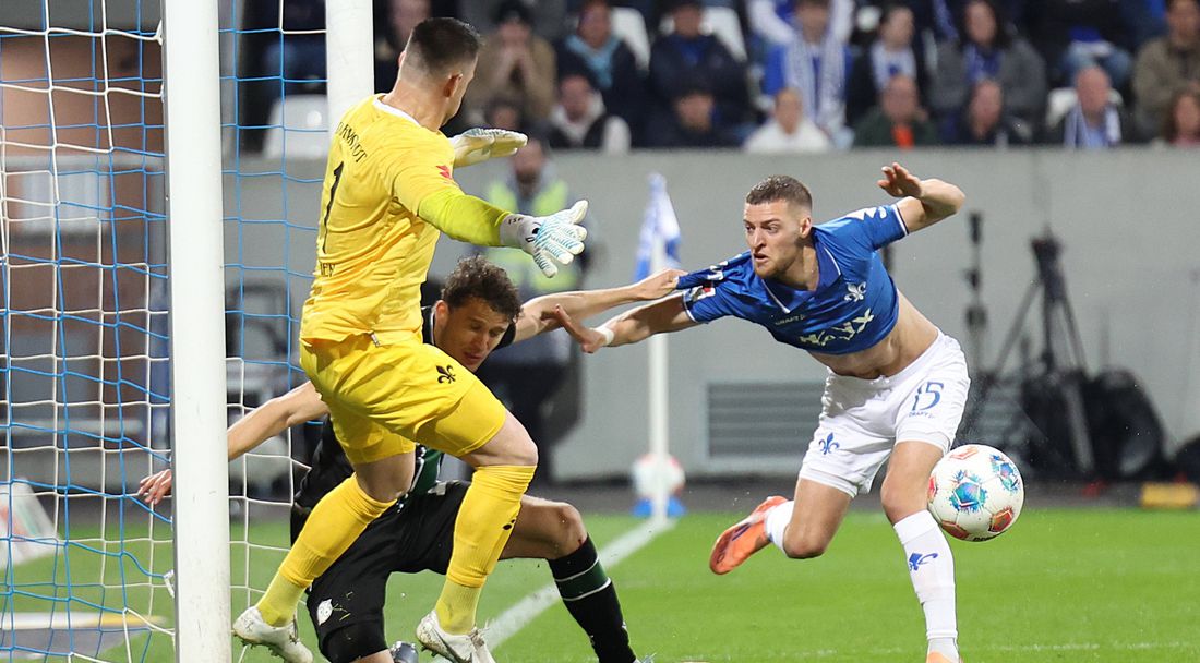 Нюрнбергер и Дармщат се отдалечиха от баража след загуба от Хановер