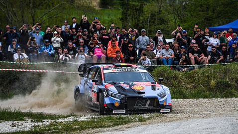 Нювил е на върха на класирането преди последния ден на рали „Хърватия“