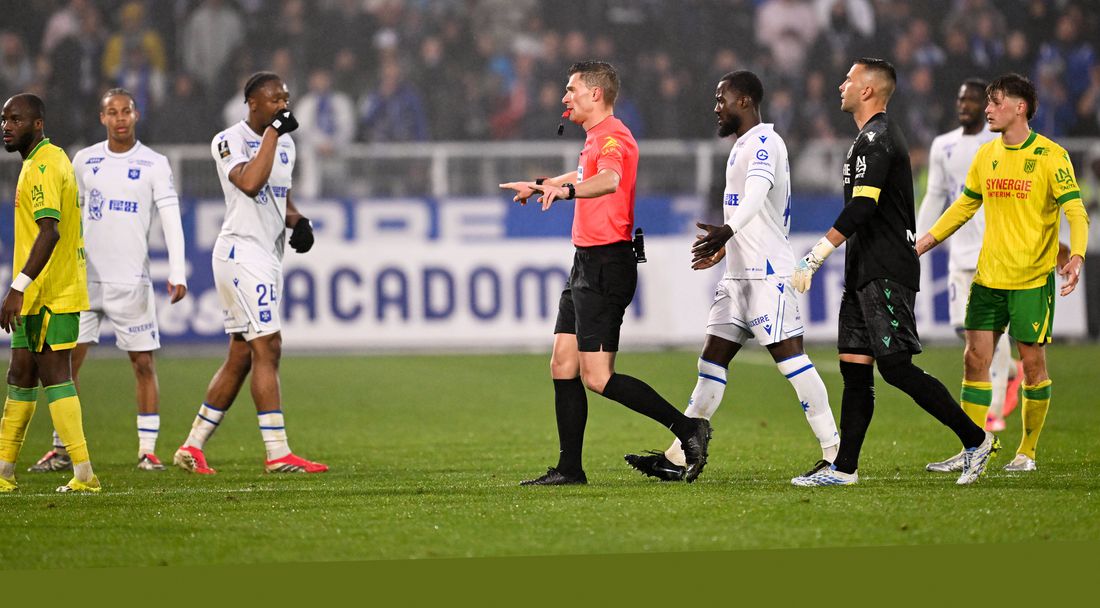 Оксер и Нант си усложниха положението с нулево равенство