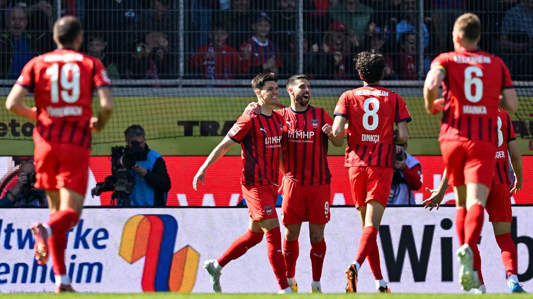 Последният в Бундеслигата дочака първата си победа за годината