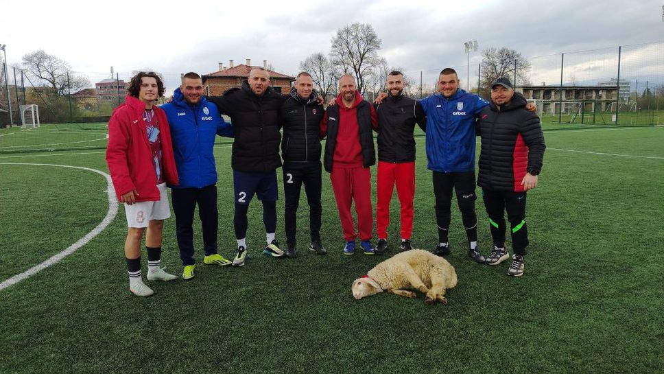 Агне и купа за отбора на Еньо Кръстовчев и Марто Кавдански
