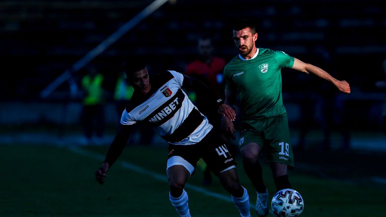  Александър Василев към този момент тренира на 