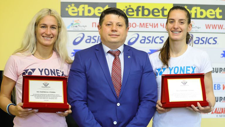БФБадминтон връчи почетни плакети на трикратните европейски шампионки на двойки жени Габриела Стоева и Стефани Стоева