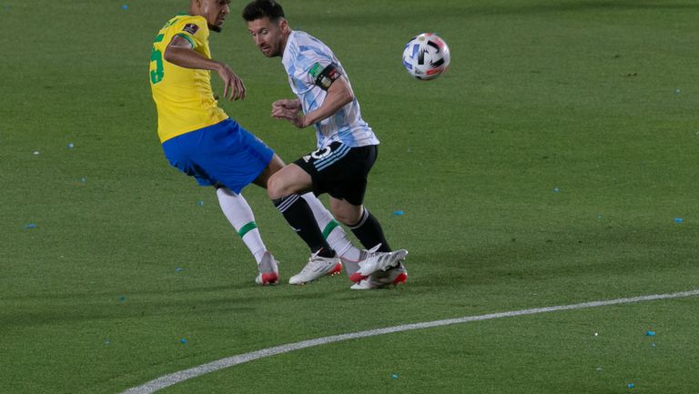 Приятелският мач между южноамериканските футболни колоси Бразилия и Аржентина, насрочен