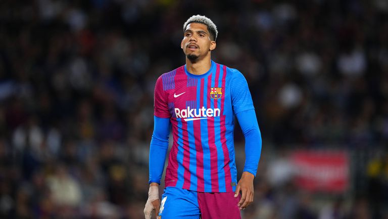  Изписаха защитник на Барселона от болничното заведение 