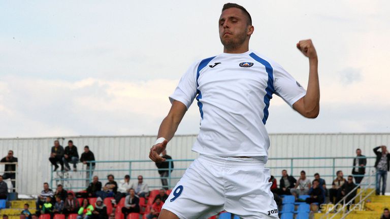  Бивш нападател на 