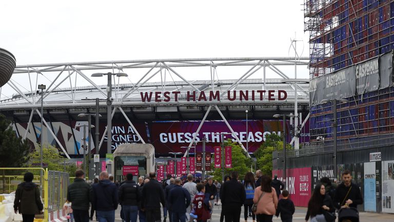 Уест Хам приема АЗ Алкмаар на Лондон Стейдиъм в първи